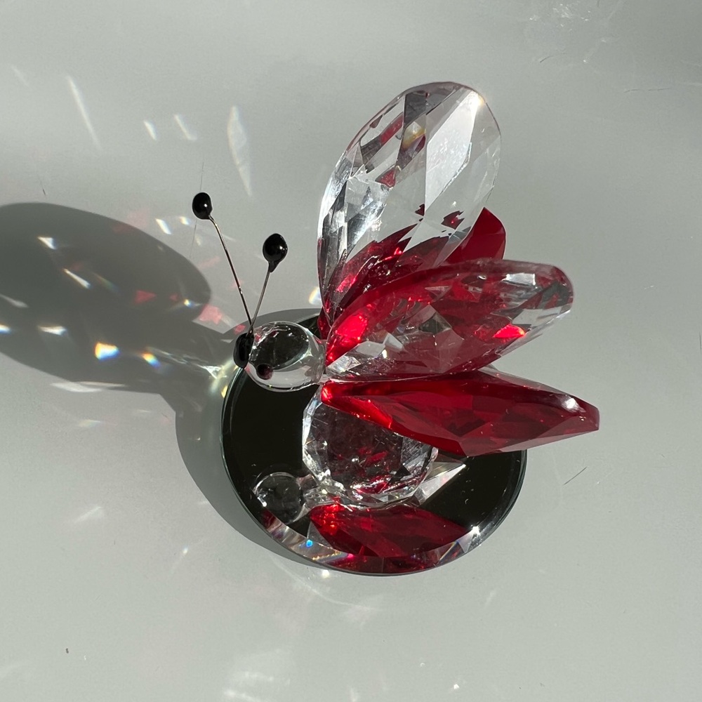 Red and clear mini crystal butterfly with a stand mirror